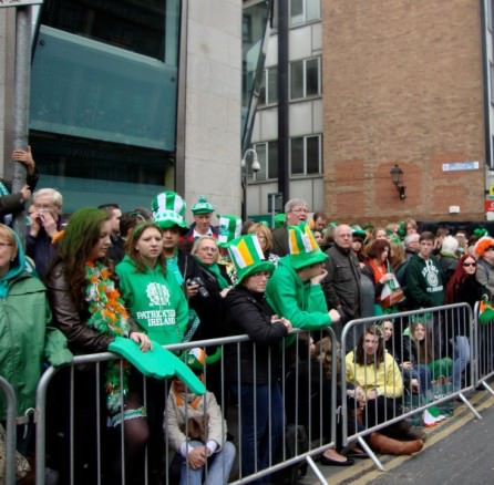 The crowd waiting for the parade along Dame St What to expect from St Patrick's Day in Dublin