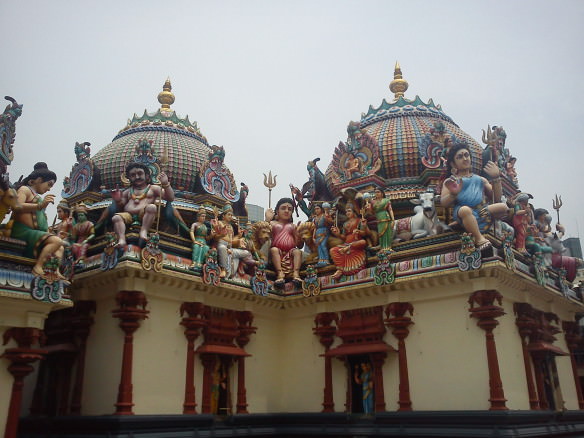 The Sri Mariamman Temple- Crazy Singapore. 