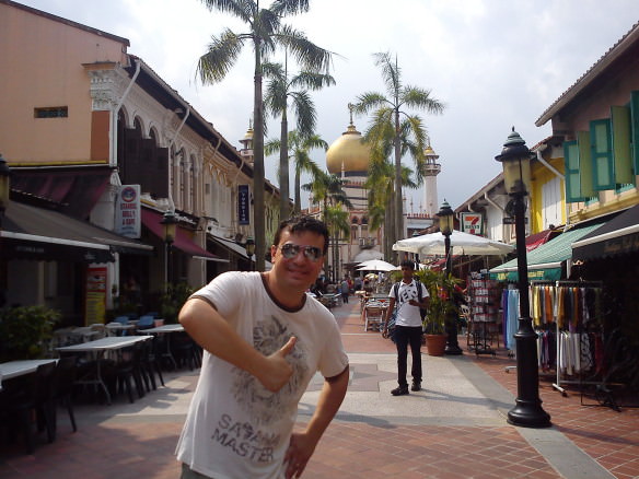 Alex at the Masjid Sultan Mosque, Singapore highlights