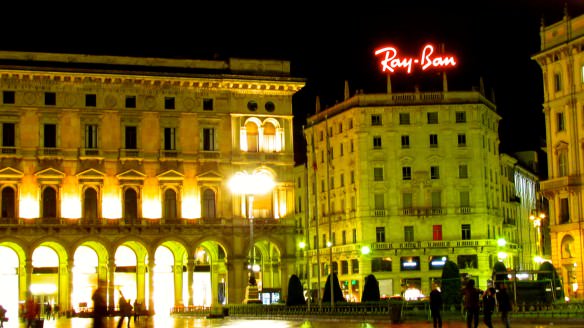 Milan Cathedral Piazza, Ray Ban