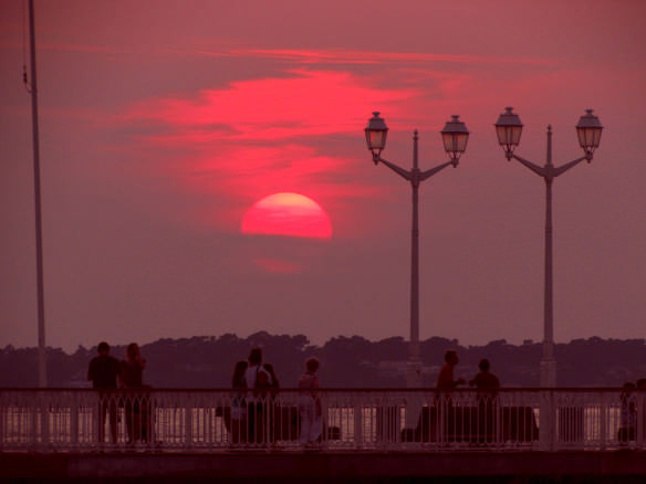 Archachon Red sky sunset over pier