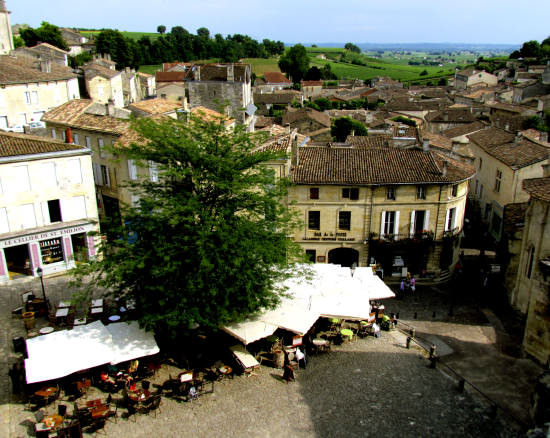 Saint Emilion Square, Dining