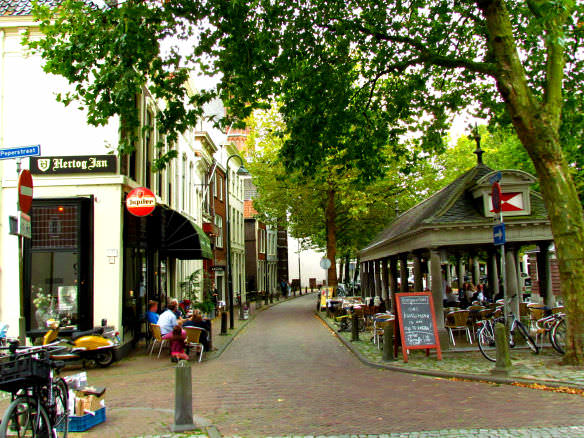 Gouda Cafe on the Canal