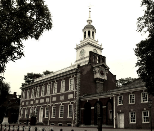 Black and white photo of Independence Hall in Philadelphia, Pennsylvania