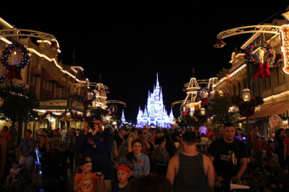 Mainstream USA, Tips for Visiting Disney World Over the Holidays, Orlando