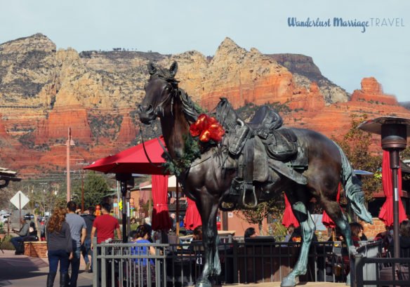 Statue of a horse with red rocks of Sedona at the Cowboy Club 