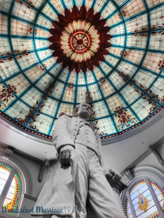 Statue of Jefferson in the hotel lobby