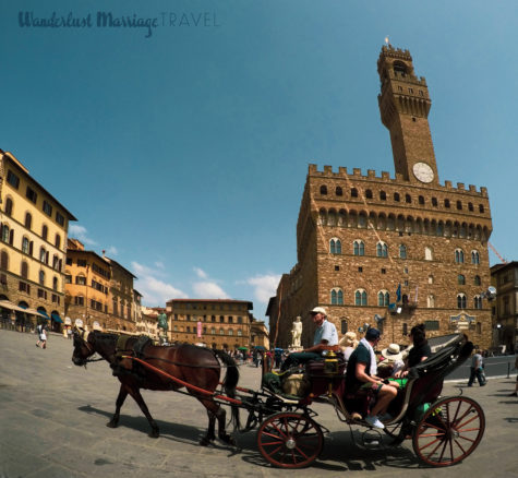 Horse and carriage out the front of the Ufizzi gallery