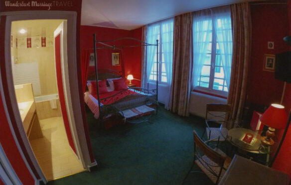 Four poster bed and hotel room